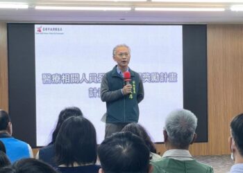 登革熱通報計畫擴大納入藥師及醫檢師,共同加入強化登革熱防治! 登革熱通報計畫擴大納入藥師及醫檢師,共同加入強化登革熱防治!