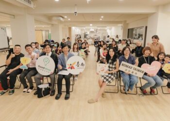 黃偉哲肯定小村共育「婦女節親子共融座談會」 支持遠距工作家庭,打造友善育兒臺南 黃偉哲肯定小村共育「婦女節親子共融座談會」 支持遠距工作家庭,打造友善育兒臺南