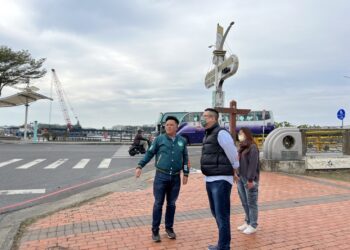 李啟維議員爭取安億橋號誌共桿路標應改善