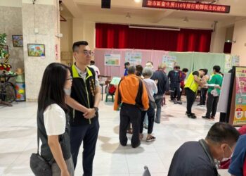 新任新市區長張榮哲親臨行動醫院現場 提倡運動與健康並行