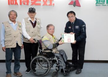 臺南濕地保育獲內政部評定特優,於市政會議獻獎 臺南濕地保育獲內政部評定特優,於市政會議獻獎