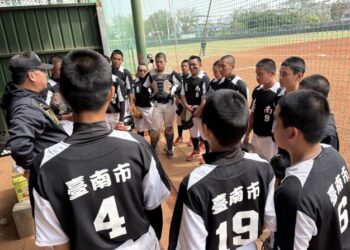 即時戰況 ⚾️ 臺南青少年棒球隊穩健攻守,奪勝晉級奪牌戰! 即時戰況 ⚾️ 臺南青少年棒球隊穩健攻守,奪勝晉級奪牌戰!