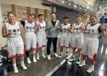 即時戰況🏀臺南公開女子籃球隊6人奮戰,三連勝挺進四強! 即時戰況🏀臺南公開女子籃球隊6人奮戰,三連勝挺進四強!