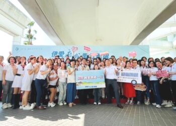 伊絲碧媞公司捐贈高頂復康巴士及沐浴用品物資 黃偉哲感謝回饋社會造福大眾 伊絲碧媞公司捐贈高頂復康巴士及沐浴用品物資 黃偉哲感謝回饋社會造福大眾