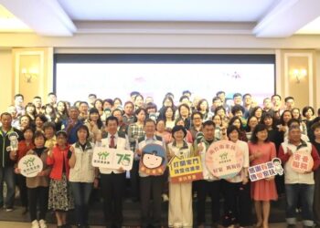 南市溫馨授證81戶寄養家庭 黃偉哲邀請更多家庭加入守護孩子的行列 南市溫馨授證81戶寄養家庭 黃偉哲邀請更多家庭加入守護孩子的行列