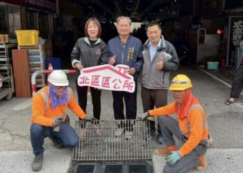 北區率先觀光夜市側溝加裝防擋板 防止菸蒂汙染及異味 北區率先觀光夜市側溝加裝防擋板 防止菸蒂汙染及異味