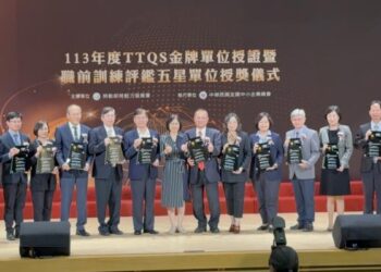 勞動部113年人才發展品質管理系統頒獎 臺南勞工局人才培育有成 再獲金牌肯定