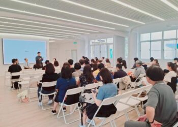 以創新設計思維改造校園 「境善.境美-學習環境美感涵養計畫」環境美感增能應用課程,提出教師美感改善及校園美化 以創新設計思維改造校園 「境善.境美-學習環境美感涵養計畫」環境美感增能應用課程,提出教師美感改善及校園美化
