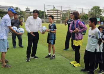 臺南市政府體育局攜手台鋼足球隊、臺南市體育總會足球委員會 贈足球予臺南市國小 扎根基層啟動未來希望 臺南市政府體育局攜手台鋼足球隊、臺南市體育總會足球委員會 贈足球予臺南市國小 扎根基層啟動未來希望