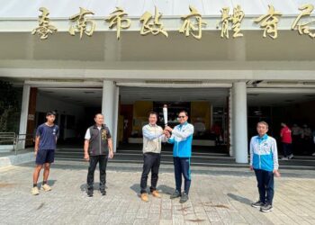 青春無敵！臺南小將傳遞113年全中運聖火 場面熱鬧歡騰