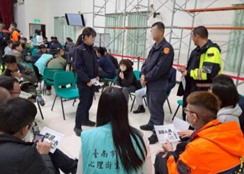 提升「緊急精神醫療處置」緊急護送醫團隊合作,聯合警、消、衛演練增進應變能力 提升「緊急精神醫療處置」緊急護送醫團隊合作,聯合警、消、衛演練增進應變能力