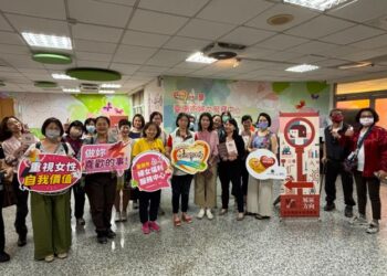「解鎖：女性關鍵經濟蛻變」海報巡展 黃偉哲聚焦女力轉型共創平權未來