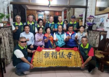 模範慈暉耀安平 母愛精神傳永恆