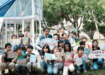 臺南市北區「喜鵲造型溜滑梯」啟用! 臺南市北區「喜鵲造型溜滑梯」啟用!