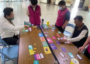 淨灘同行、拒毒同心—藥癮者擔任一日志工投入淨灘行動 淨灘同行、拒毒同心—藥癮者擔任一日志工投入淨灘行動