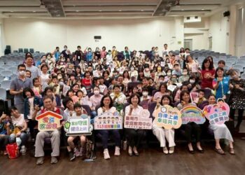 南市家庭教育中心響應國際家庭日 愛從家出發 打造滑世代的親子關係