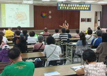 衛生局與社團法人臺南市憂鬱症關懷協會合作辦理「青少年身心健康系列社區關懷講座」，共同守護青少年心理健康!