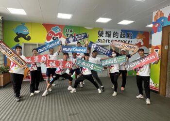 臺南小將備戰114年全國小學田徑賽 黃偉哲市長勉勵小將承接全中運氣勢勇奪佳績 臺南小將備戰114年全國小學田徑賽 黃偉哲市長勉勵小將承接全中運氣勢勇奪佳績