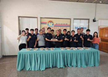 恆春警友會贈送烤雞 祝福同仁父親節快樂 恆春警友會贈送烤雞 祝福同仁父親節快樂