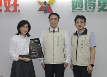 南市府公務人力發展中心TTQS勇奪連年12金，市長黃偉哲肯定並嘉勉培訓品質