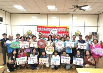 南市銀髮行動學苑創齡遊學班銀領新生活 黃偉哲邀長者一起開心上學趣 南市銀髮行動學苑創齡遊學班銀領新生活 黃偉哲邀長者一起開心上學趣