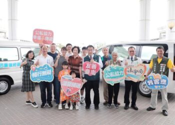 熱心民眾捐贈3輛復康巴士 黃偉哲感謝善舉照顧身障市民