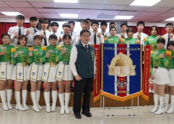 臺南市私立港明高中參加國防部第8屆全國高級中等學校儀隊競賽榮獲冠軍 市長黃偉哲親贈獎狀肯定優異表現 臺南市私立港明高中參加國防部第8屆全國高級中等學校儀隊競賽榮獲冠軍 市長黃偉哲親贈獎狀肯定優異表現