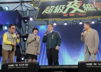 《超級夜總會》現場錄影!黃偉哲市長與主持人分享安平燈區之美 《超級夜總會》現場錄影!黃偉哲市長與主持人分享安平燈區之美