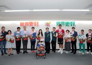 「第一名蘭花」送臺南之光 市長黃偉哲表揚教育傑出人員與選手 「第一名蘭花」送臺南之光 市長黃偉哲表揚教育傑出人員與選手