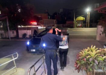 心急兒載傷母入警所　東港警熱心救援暨東港警訊