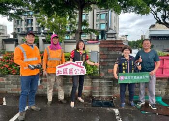花園夜市側溝加裝防擋板 北區公所持續防治水溝汙染 花園夜市側溝加裝防擋板 北區公所持續防治水溝汙染