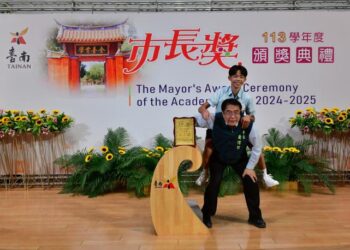 臺南「市長陪你拍」又來了！113學年度市長獎頒獎典禮 黃偉哲勉學子勇敢探索未來