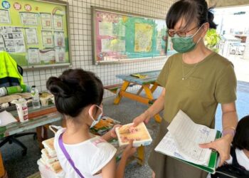 孩子的營養不放假 南市府教育局攜手社會局與民間團體 持續守護弱勢學童暑期每一餐 孩子的營養不放假 南市府教育局攜手社會局與民間團體 持續守護弱勢學童暑期每一餐