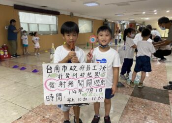 小手大創意!臺南市政府員工子女非營利幼兒園「佮飛做伙耍」啟動創意發射挑戰 市長黃偉哲驚喜現身 小手大創意!臺南市政府員工子女非營利幼兒園「佮飛做伙耍」啟動創意發射挑戰 市長黃偉哲驚喜現身