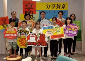 享鴨延續公益活動 捐款20萬再邀兒少據點共享溫暖餐桌 黃偉哲:藝術共創傳遞感恩關懷續暖弱勢兒少 享鴨延續公益活動 捐款20萬再邀兒少據點共享溫暖餐桌 黃偉哲:藝術共創傳遞感恩關懷續暖弱勢兒少