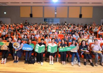 南國漫讀節講座 沈春華:每個人都有屬於自己閃閃發亮的位置 南國漫讀節講座 沈春華:每個人都有屬於自己閃閃發亮的位置