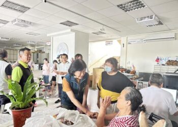 無處不在卻默默用心的溫暖英雄 社會局社工全力協助災後重建與生活穩定 無處不在卻默默用心的溫暖英雄 社會局社工全力協助災後重建與生活穩定