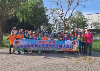 颱風過後南區公所動員環保志工攜手整理家園並加強登革熱防治 颱風過後南區公所動員環保志工攜手整理家園並加強登革熱防治