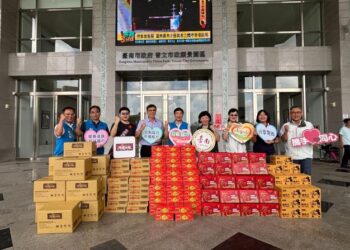 高市海洋局聯合遠洋公會與漁會捐贈物資馳援 黃偉哲市長感謝暖心相挺 高市海洋局聯合遠洋公會與漁會捐贈物資馳援 黃偉哲市長感謝暖心相挺