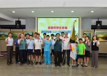 臺南17名學子勇闖IMC國際數學賽 市長黃偉哲授旗祝福啟程