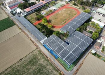 臺南市打造太陽光電綠能校園 完成光電球場設置數量全國第一