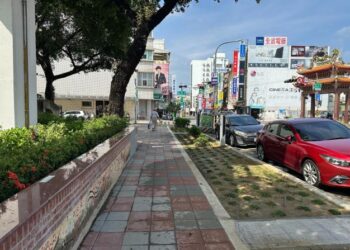 公園國小周邊步道全面換新再升級 提供師生及社區民眾寬敞漫步空間 公園國小周邊步道全面換新再升級 提供師生及社區民眾寬敞漫步空間