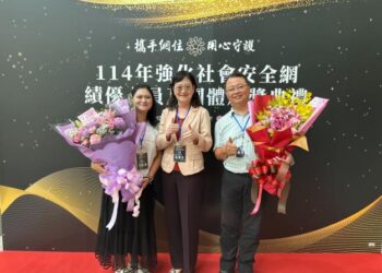 南市社工員榮獲「社會安全網績優社工人員」殊榮 黃偉哲肯定專業貢獻 南市社工員榮獲「社會安全網績優社工人員」殊榮 黃偉哲肯定專業貢獻