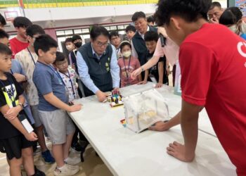 臺南首辦AI機器人暑期營隊 市長黃偉哲:從小扎根培育未來科技人才 臺南首辦AI機器人暑期營隊 市長黃偉哲:從小扎根培育未來科技人才