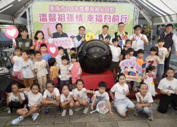 陪您歡慶祖父母節 南市家庭教育中心與祖孫齊聚樹谷科學館共享幸福時光