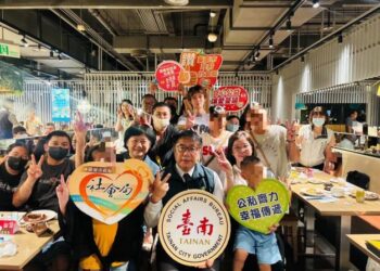 南巿社會局攜手饗賓集團公益餐會 黃偉哲:感謝與弱勢家庭齊聚享幸福 南巿社會局攜手饗賓集團公益餐會 黃偉哲:感謝與弱勢家庭齊聚享幸福