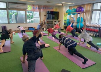 從沙發到健身器材 銀髮健身俱樂部陪長者找回健康與笑容 從沙發到健身器材 銀髮健身俱樂部陪長者找回健康與笑容