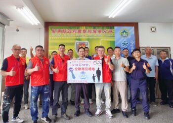 父親節溫馨致意 屏東警友會贈禮券慰勞警察爸爸 父親節溫馨致意 屏東警友會贈禮券慰勞警察爸爸