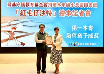 502本《紅毛仔沙特》送進南市國小與區圖書館 讓學生在閱讀中感受在地情懷