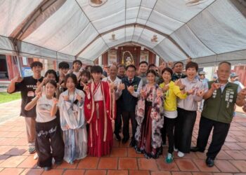 跨界舞動「做十六歲」 臺南青年熱力點亮古都 跨界舞動「做十六歲」 臺南青年熱力點亮古都